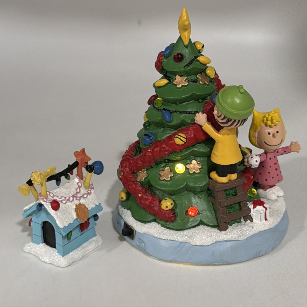 Hawthorne Village Peanuts Illuminating Christmas Town Center Tree 14-02200-004A
